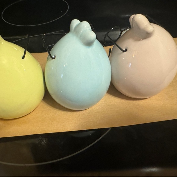 3 ceramic chicks with metal glasses - Picture 5 of 6